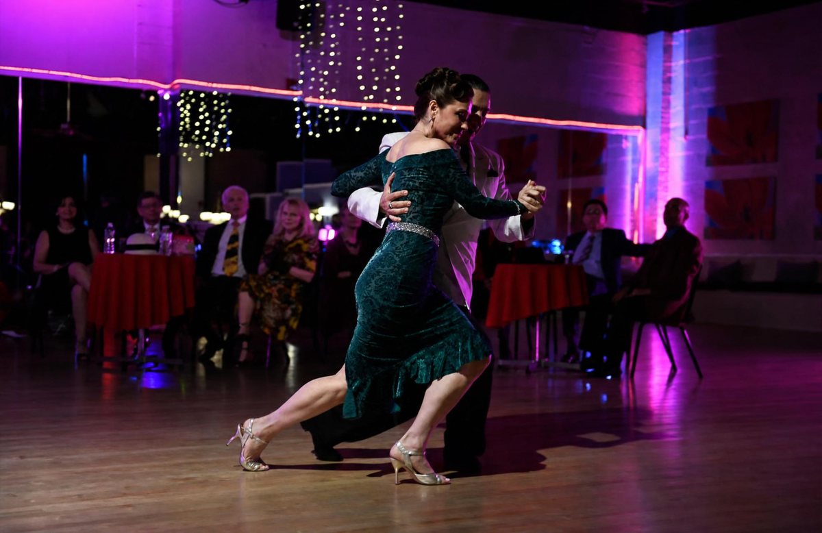Expressive tango dip
